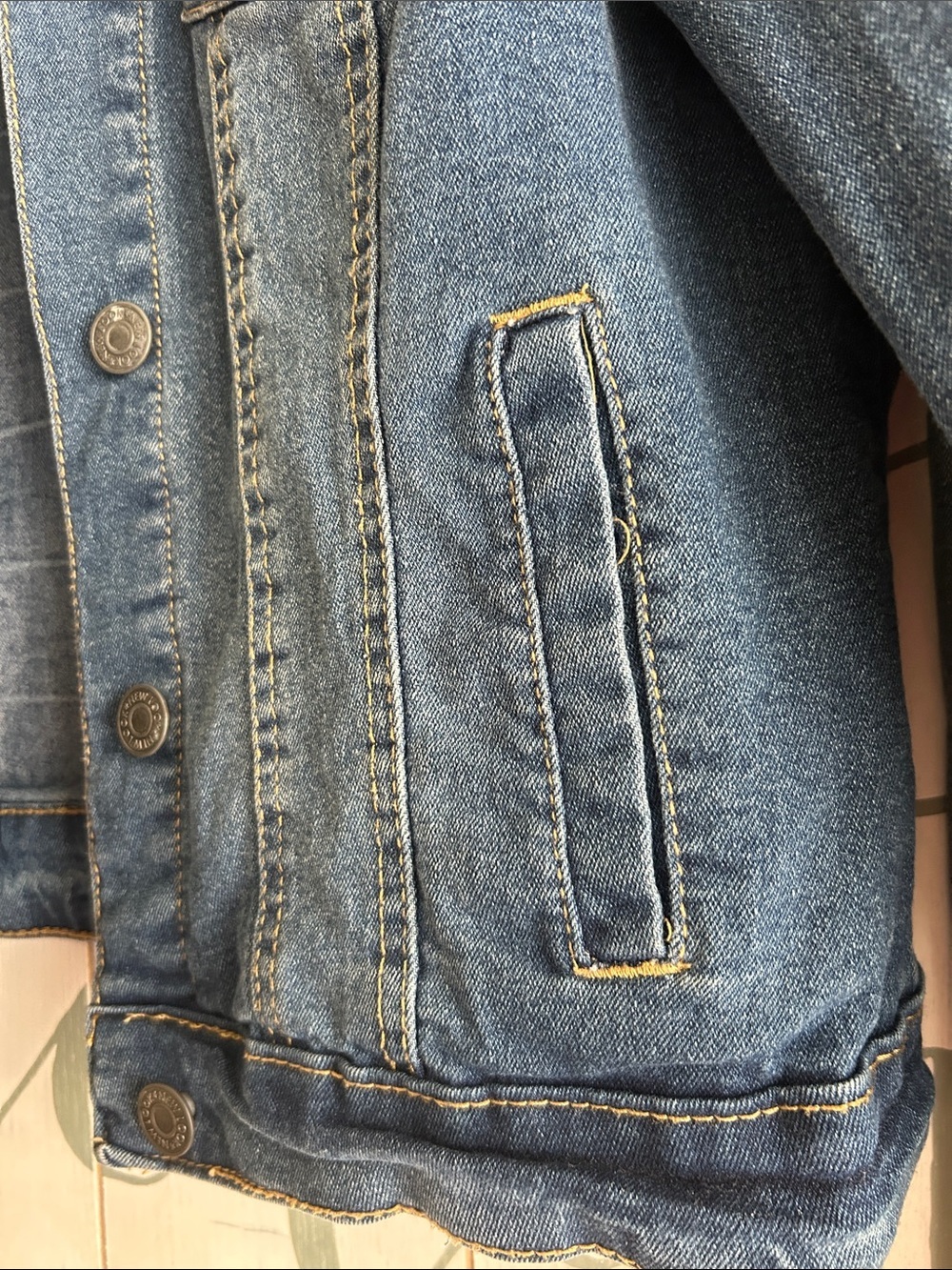 New Look Medium Wash Blue Denim Trucker Jacket size medium - Picture 4 of 6